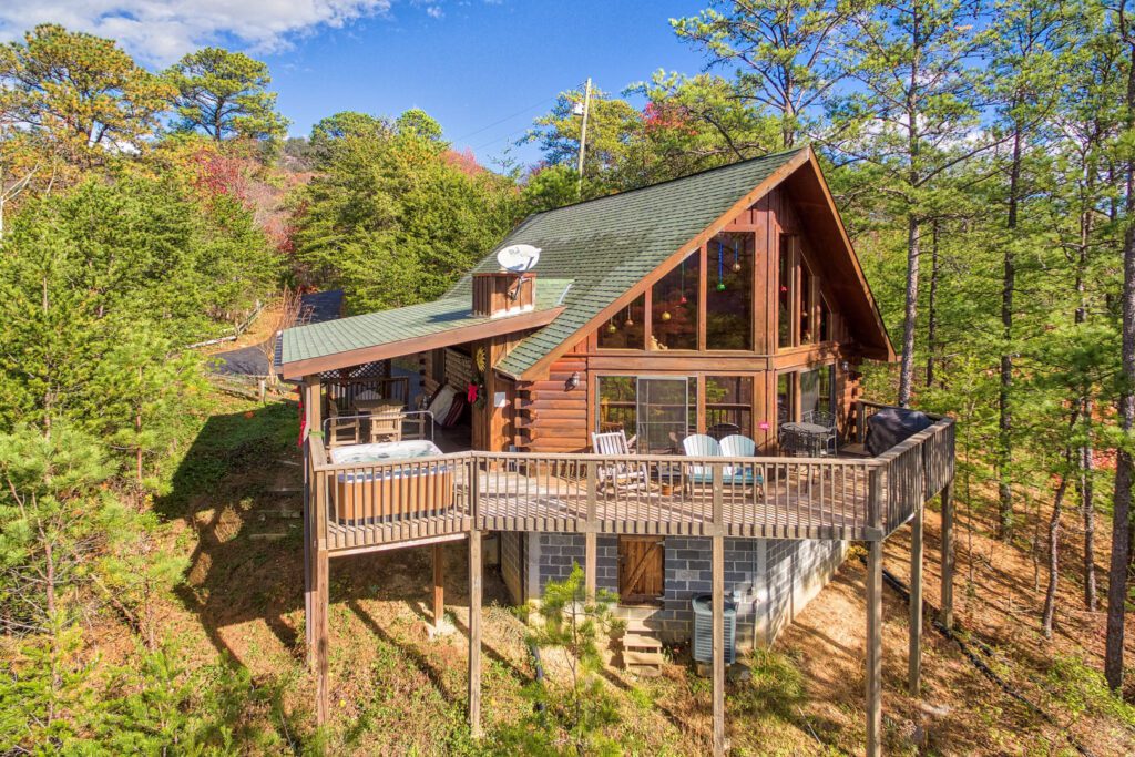 Cabin with a view and a hot tub