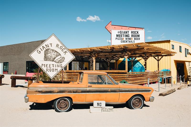 2575 Giantrockmeetingroom M