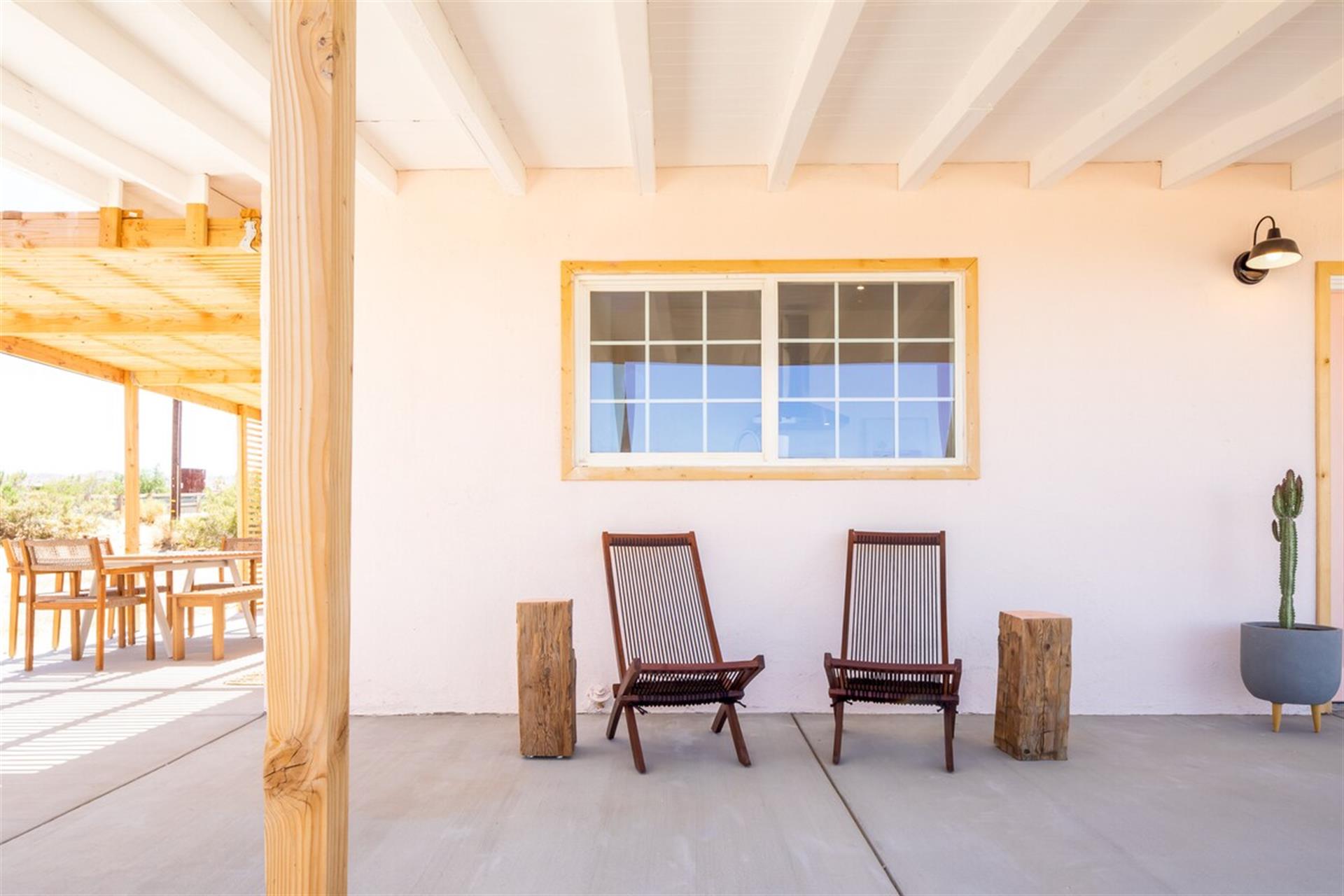 Front Porch. Spectacular sunrise views.