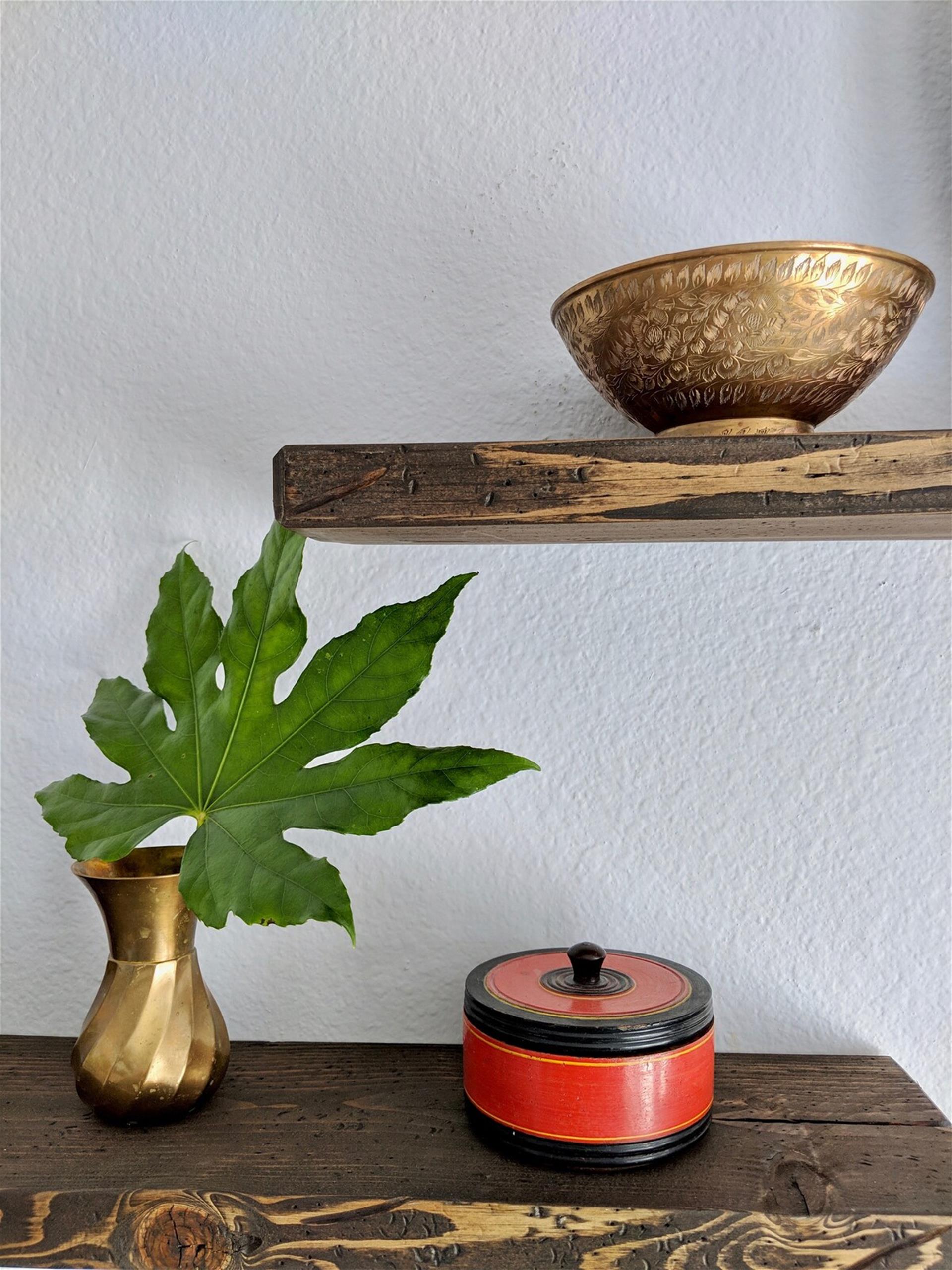Dining room detail.