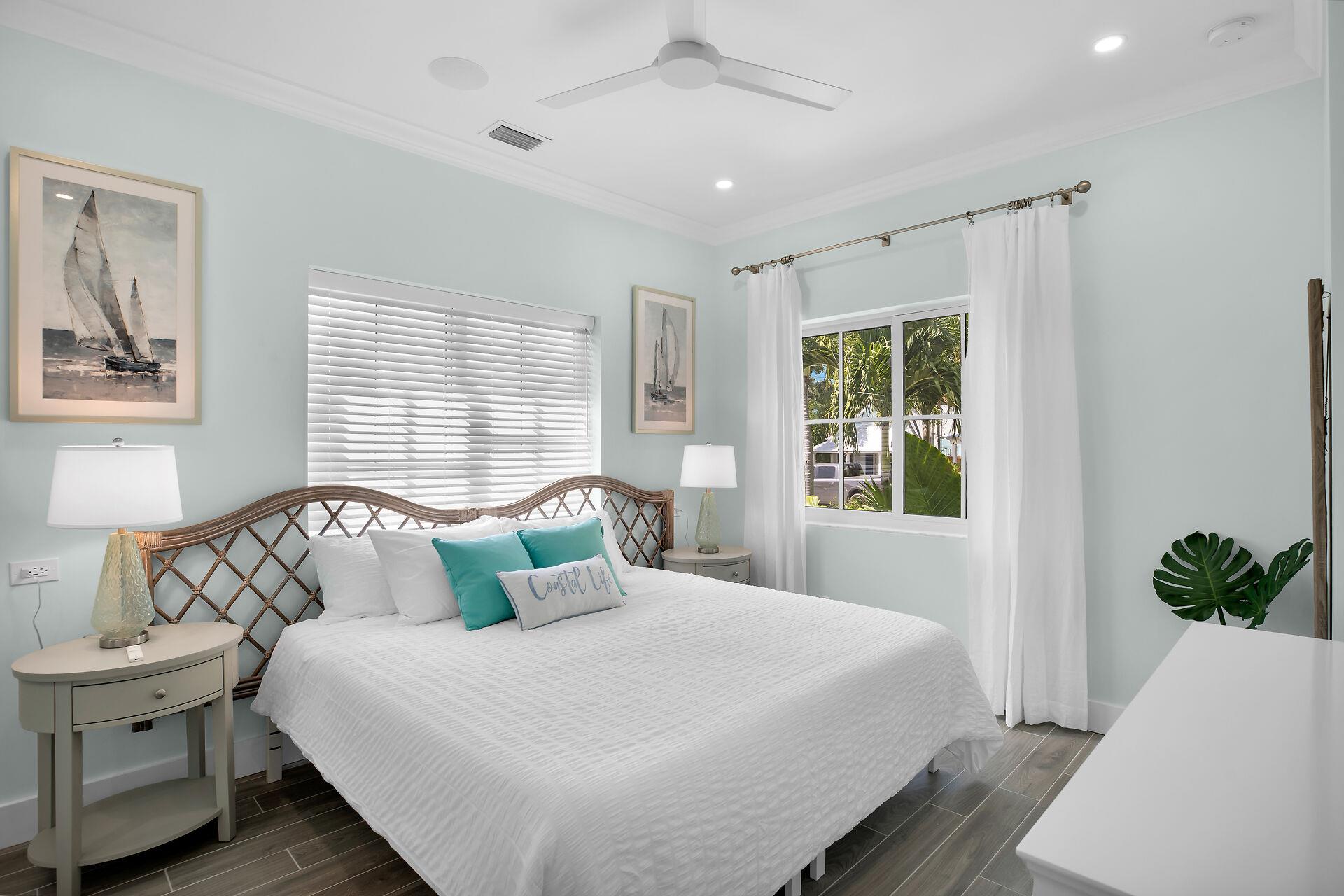 Guest bedroom with king bed  or twins