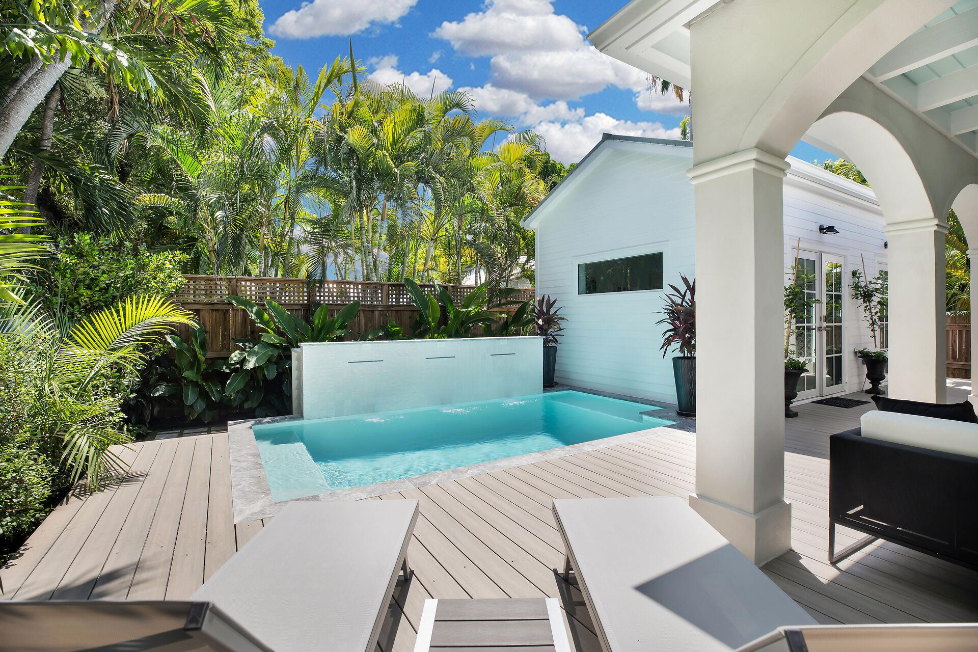 Guest cottage with bedroom and bath