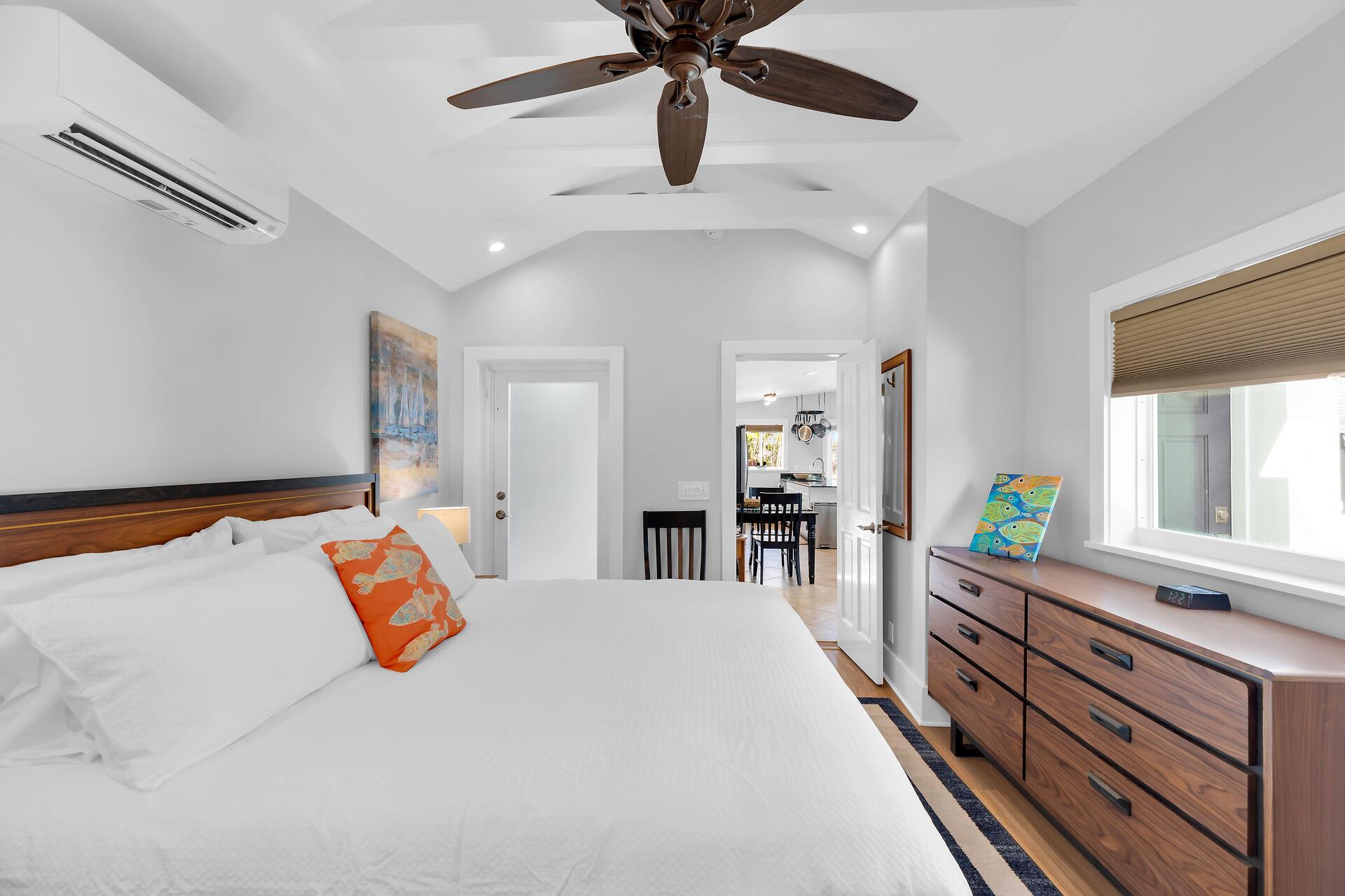 King primary off the dining area