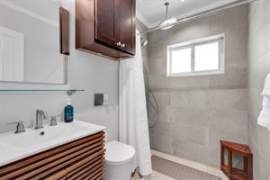 Guest bath with walk in shower