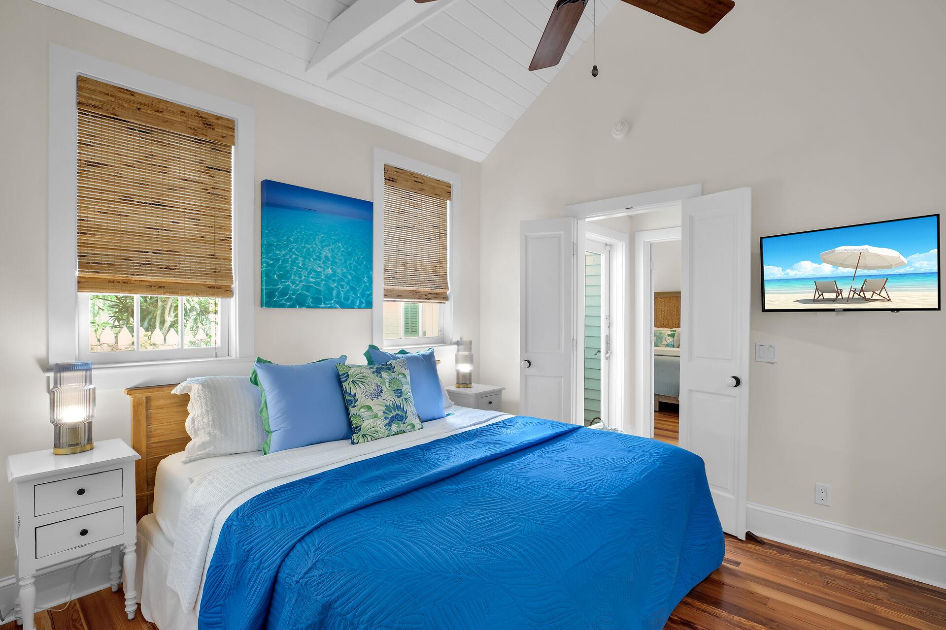 King primary accessible from outdoor area