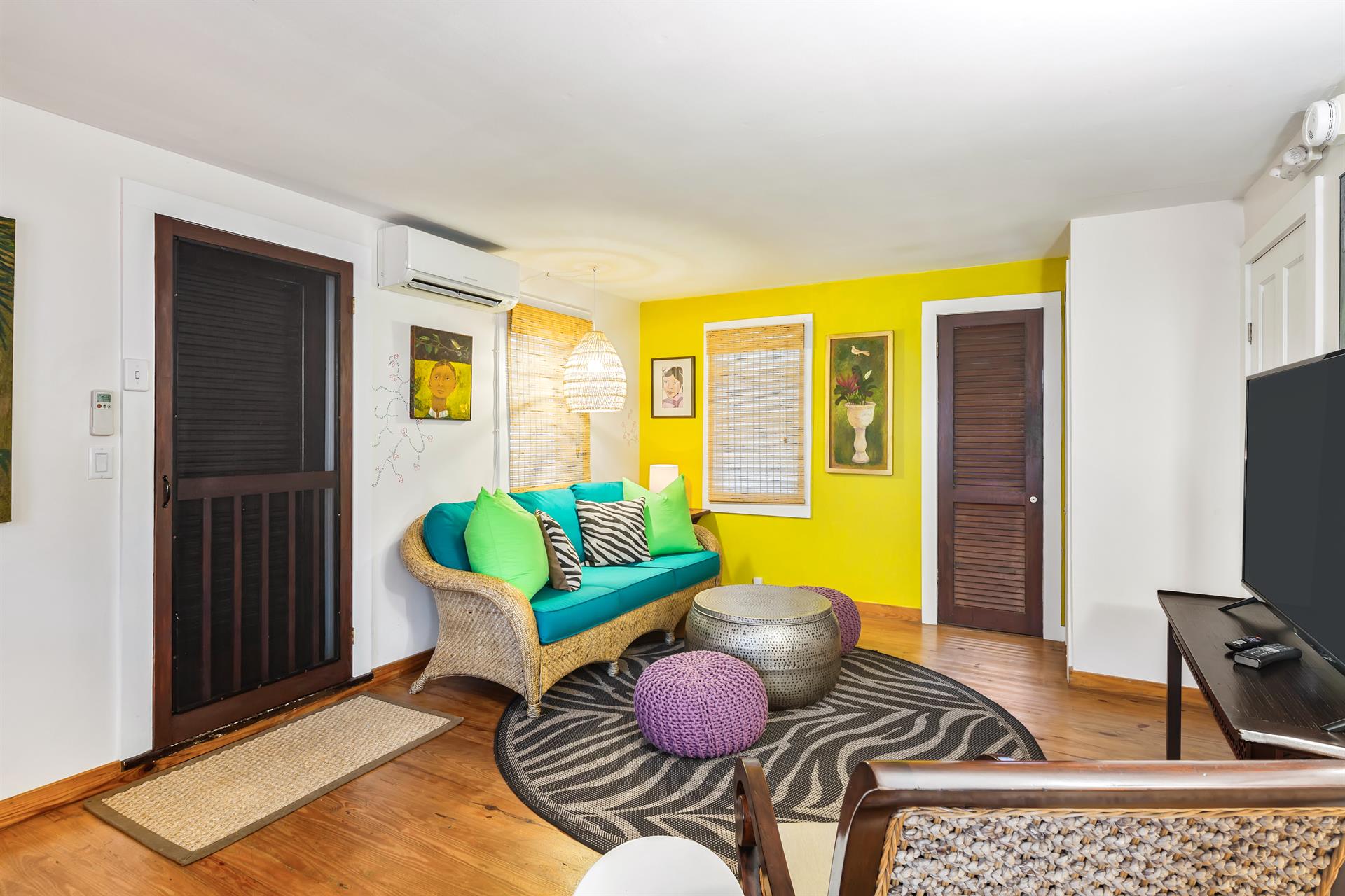 Living room with artsy vibe