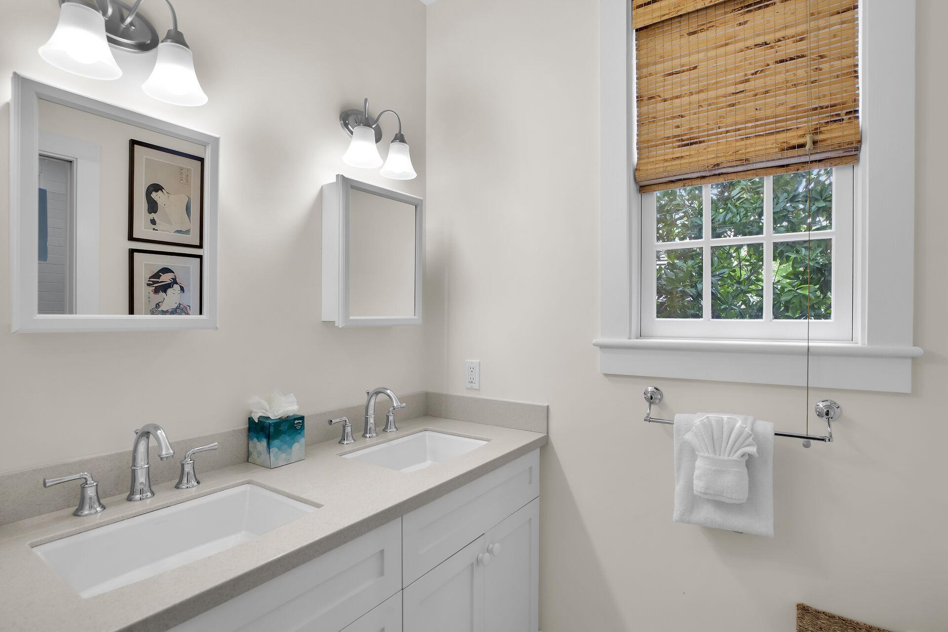 Primary has double sinks for your convenience