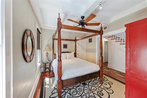 First floor bedroom with 4poster queen bed