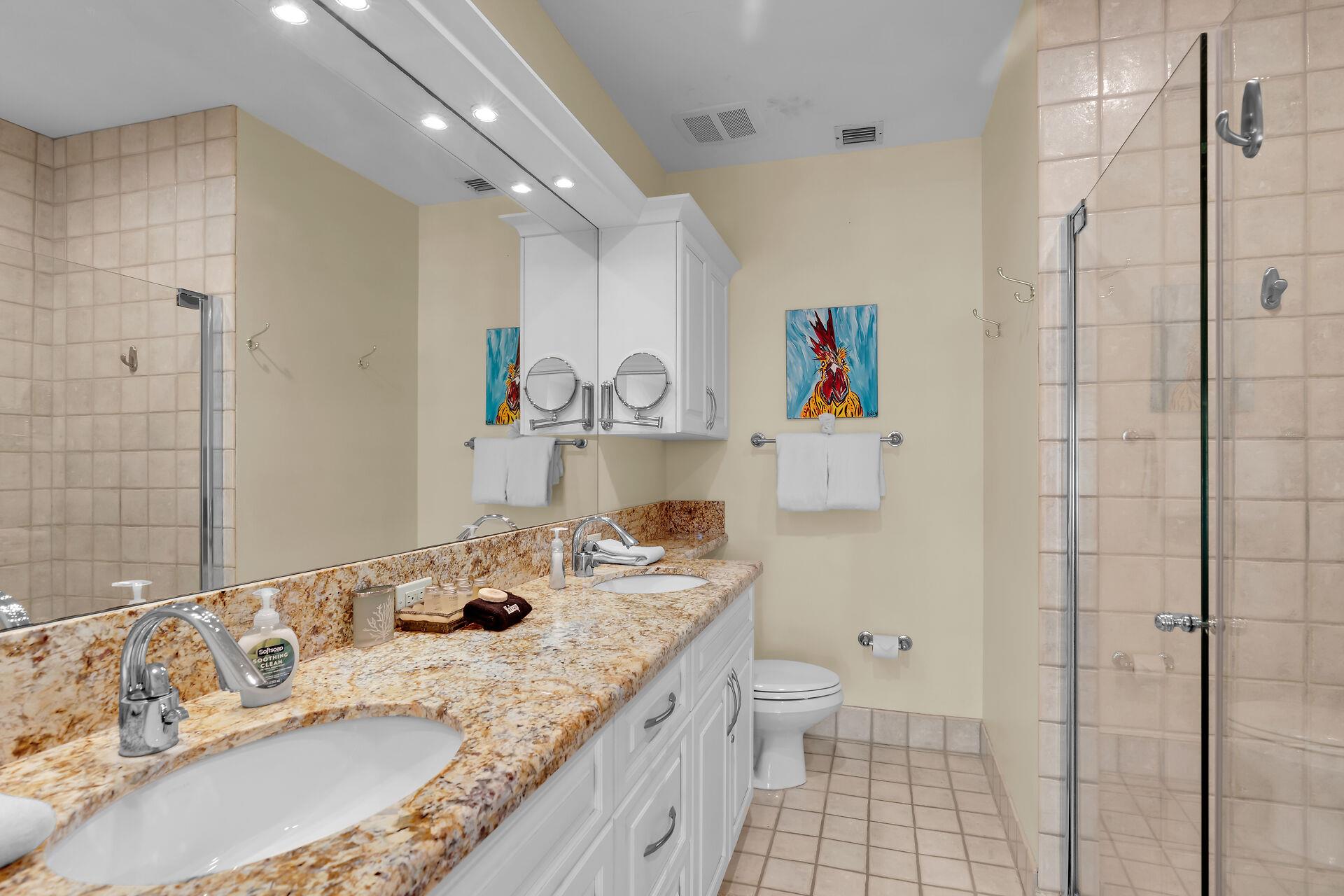 Double sinks in the primary ensuite bath