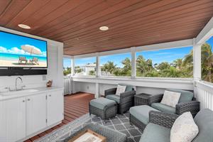 TV, wet bar, gorgeous views, and island breezes