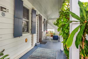 Solaris Cottage porch perfect for bird watching