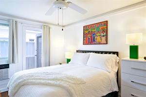 Queen bed with comfy linens in Solaris Garden