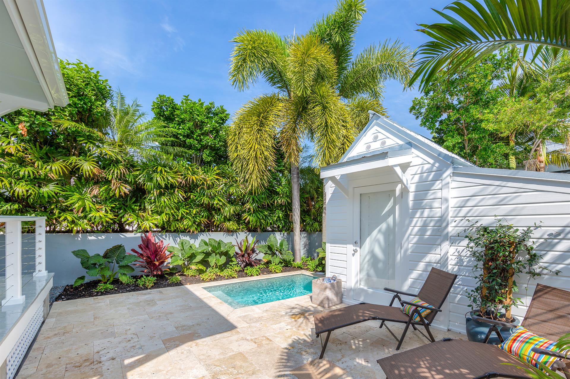 Youre going to feel so pampered in this lush little yard.