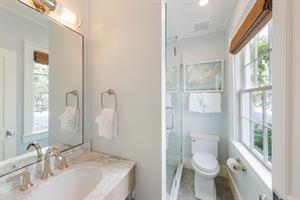 Upscale ensuite bath