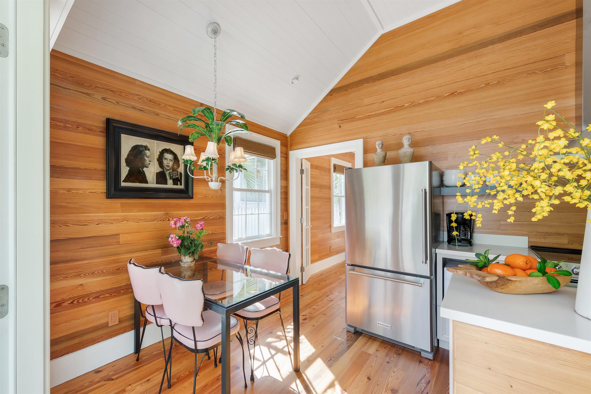 Beautiful and sparkly, open and cheery, youll love it here