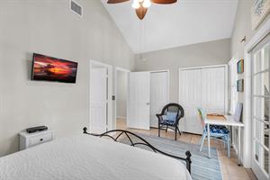 Guest bedroom with queen size bed and ensuite