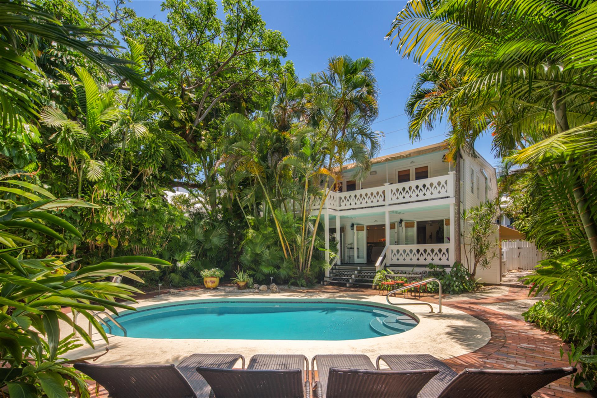 Gorgeous shared pool for all 3 of the Conch units.