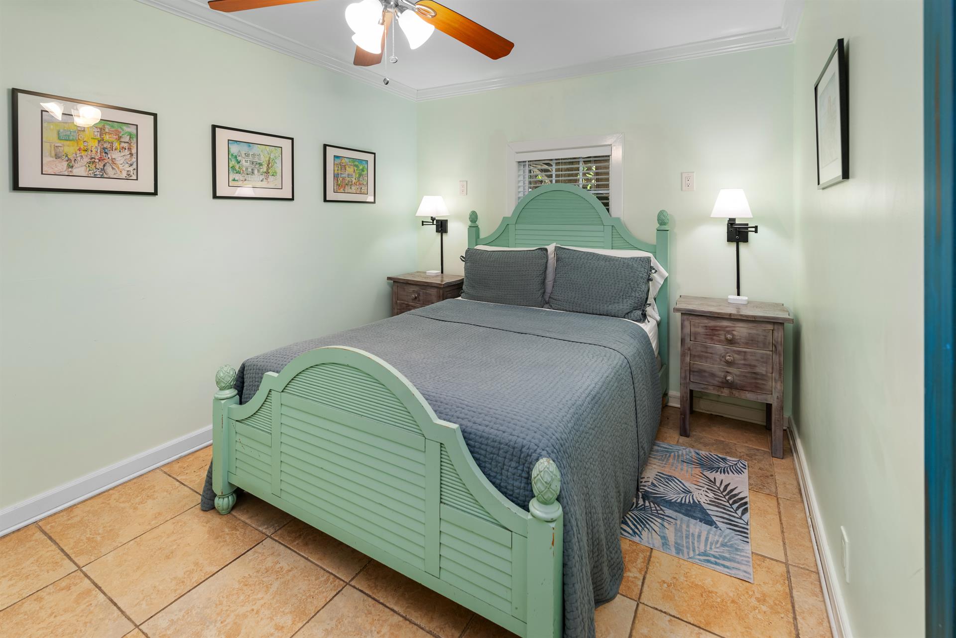 Large bedroom with queen bed and nightstands