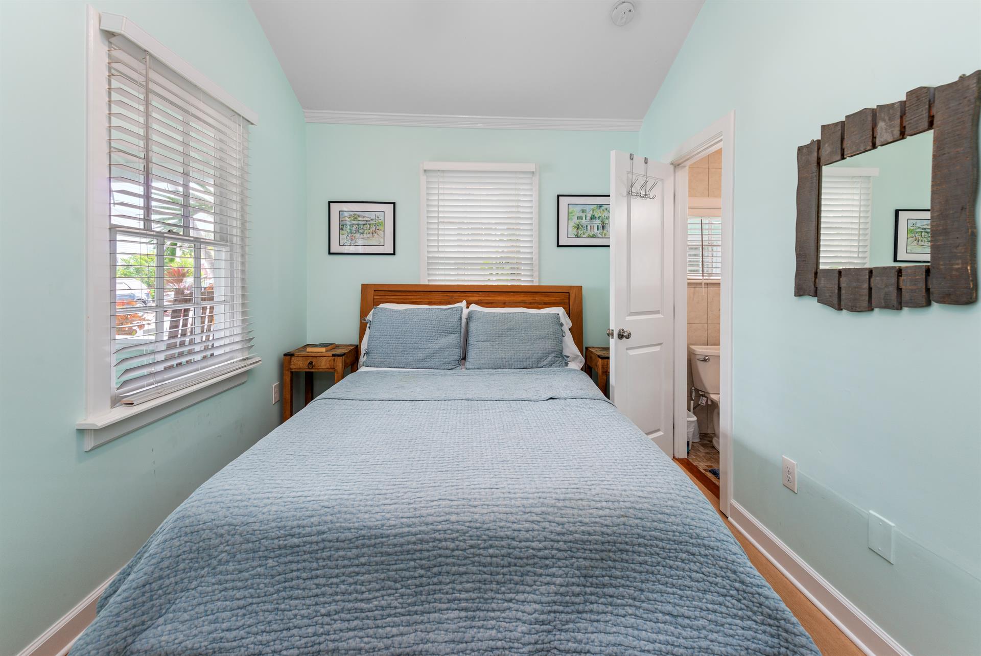 Queen bed in Royal Poinciana with ensuite bath