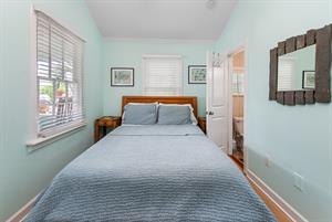 Queen bed in Royal Poinciana with ensuite bath