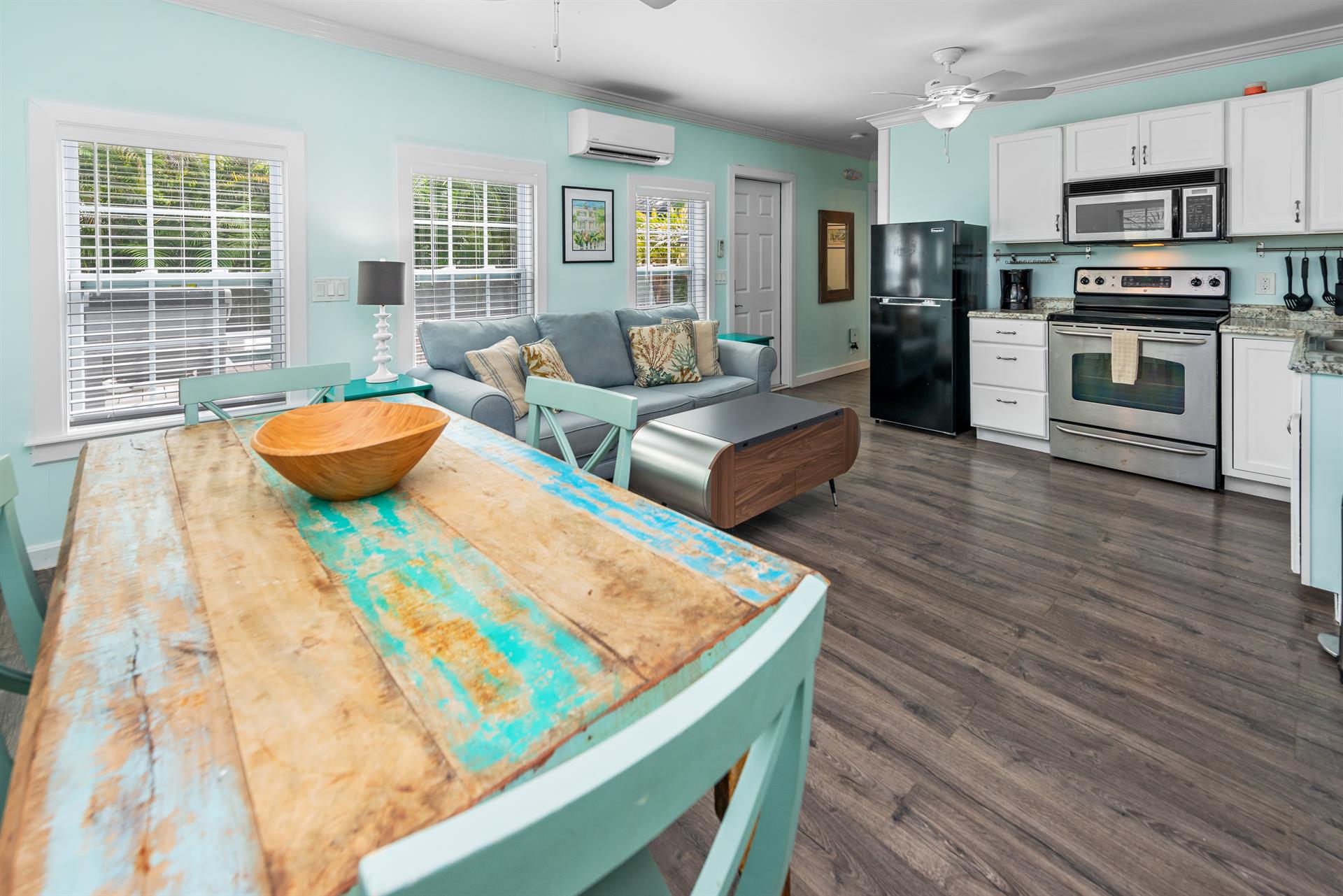 Great open area for easy entertaining