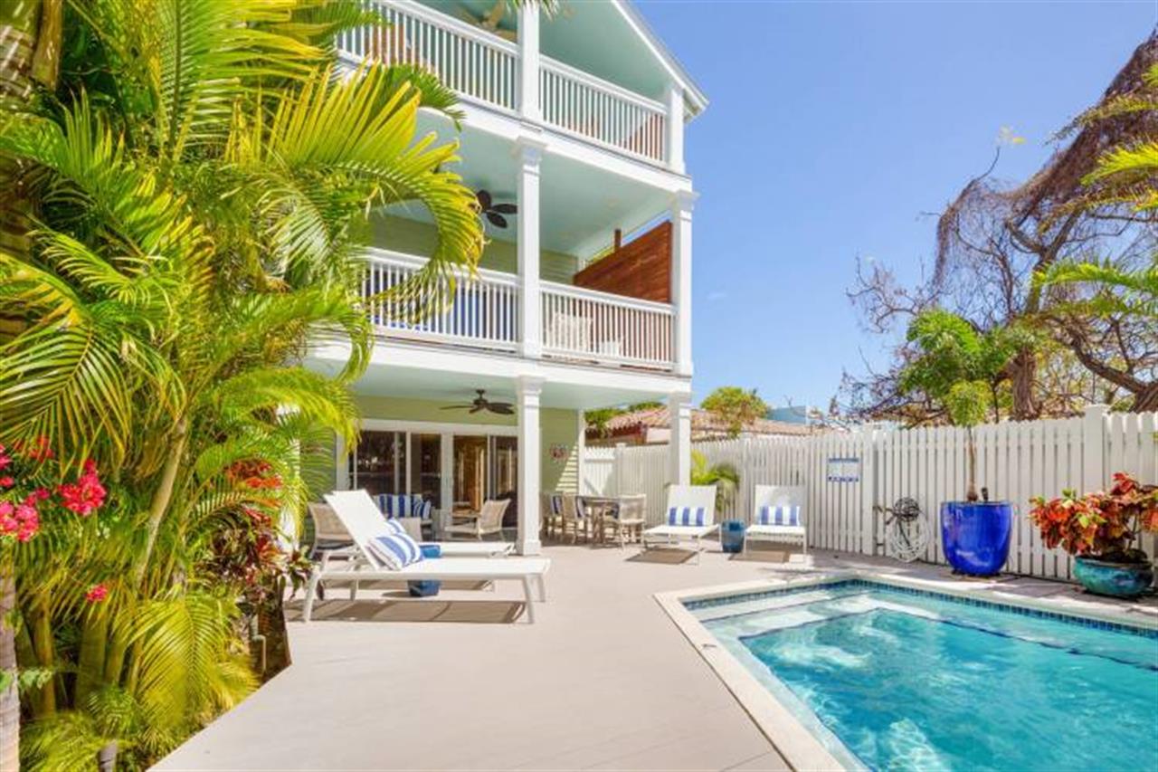 2957 Dreaming On Duval Pool New B