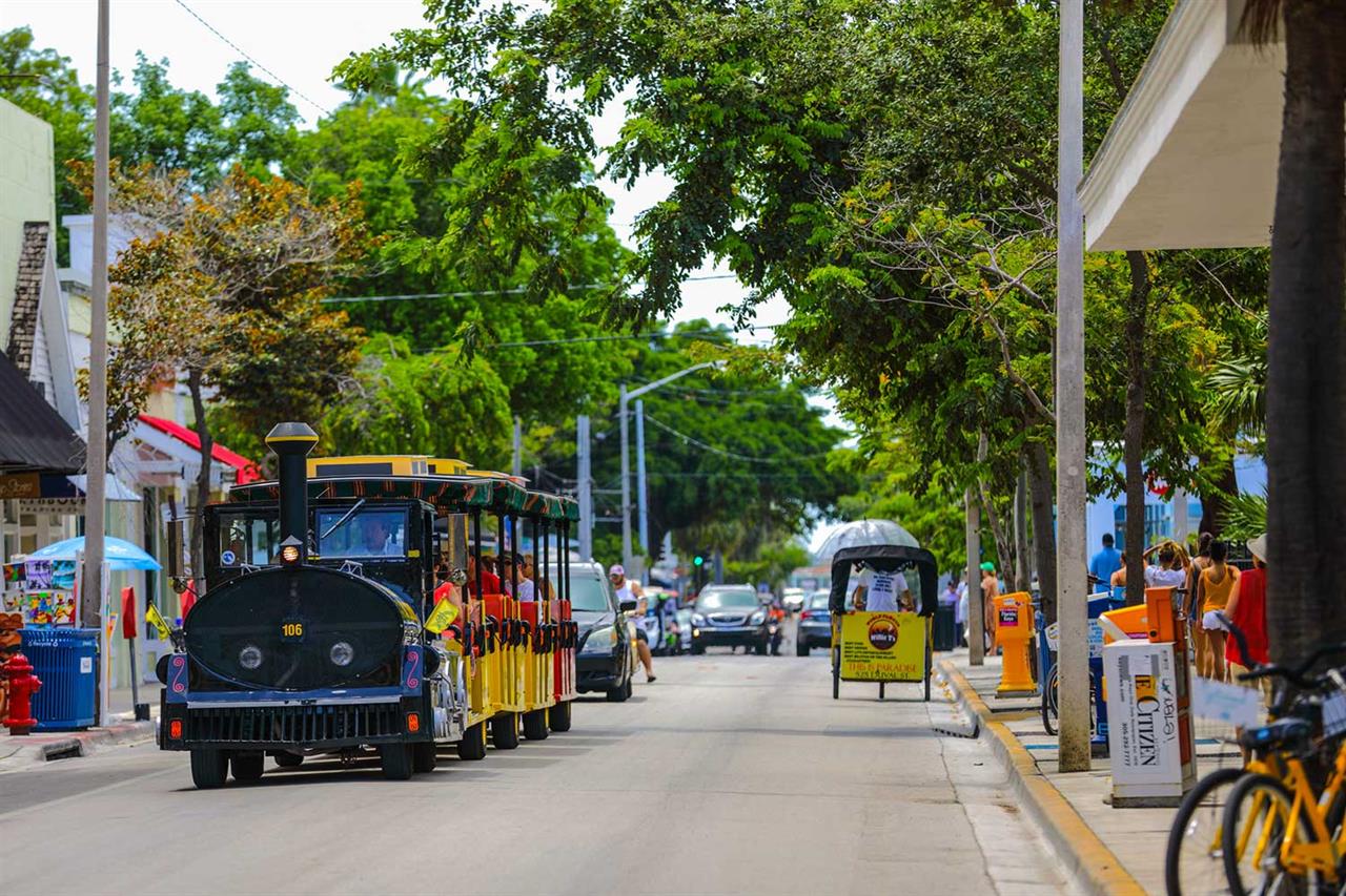 3208 Strollduval St B