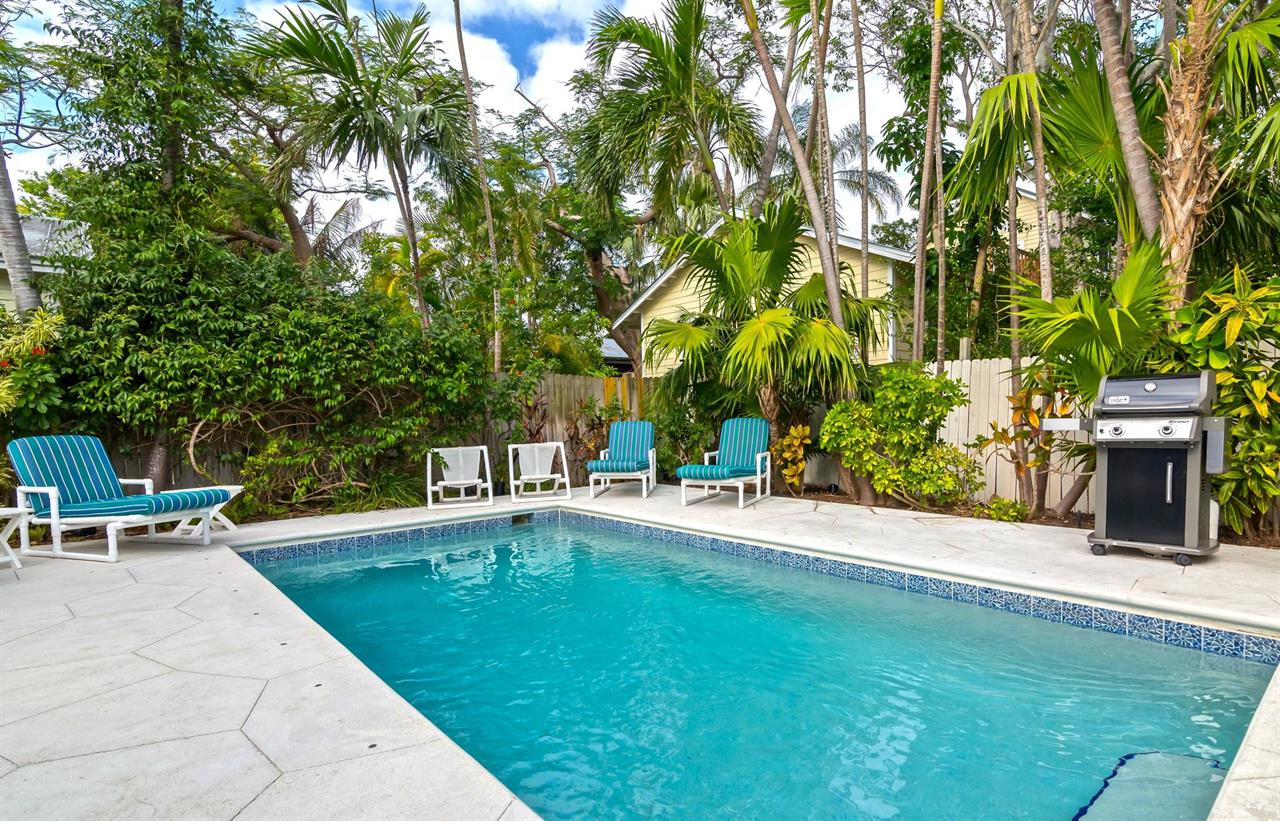 Enjoy your private pool at Casablanca