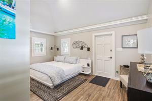 Beautiful king primary with ensuite bath