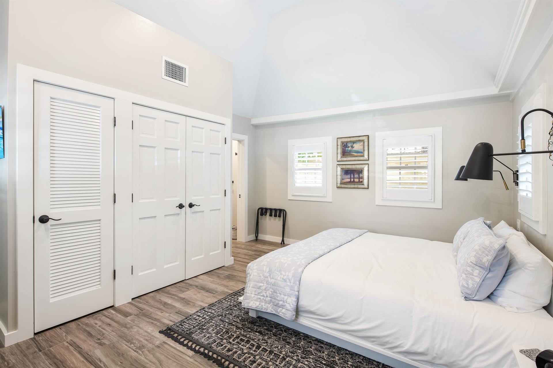 King size bed with luxurious linens