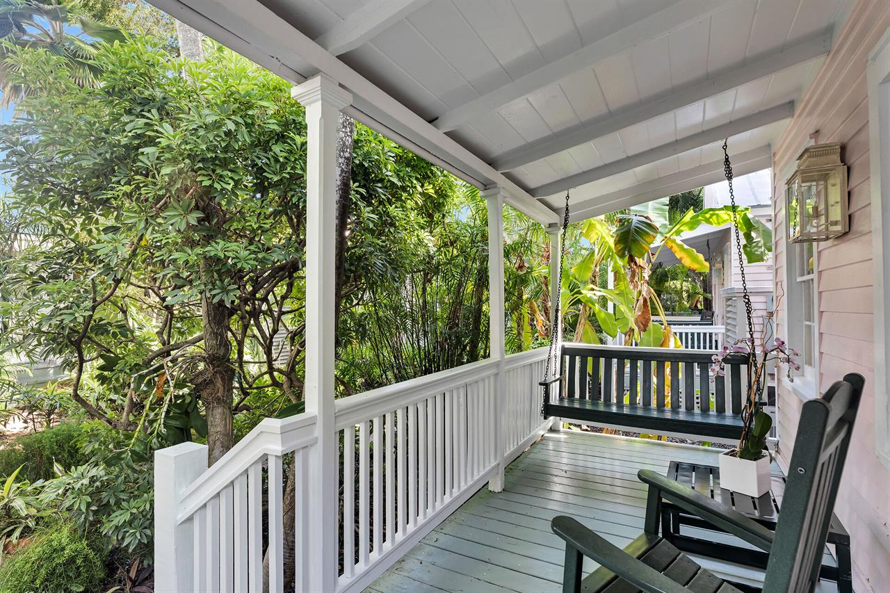A great porch to enjoy a beverage or book