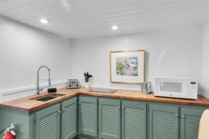 Toaster, coffeemaker and ice bucket too