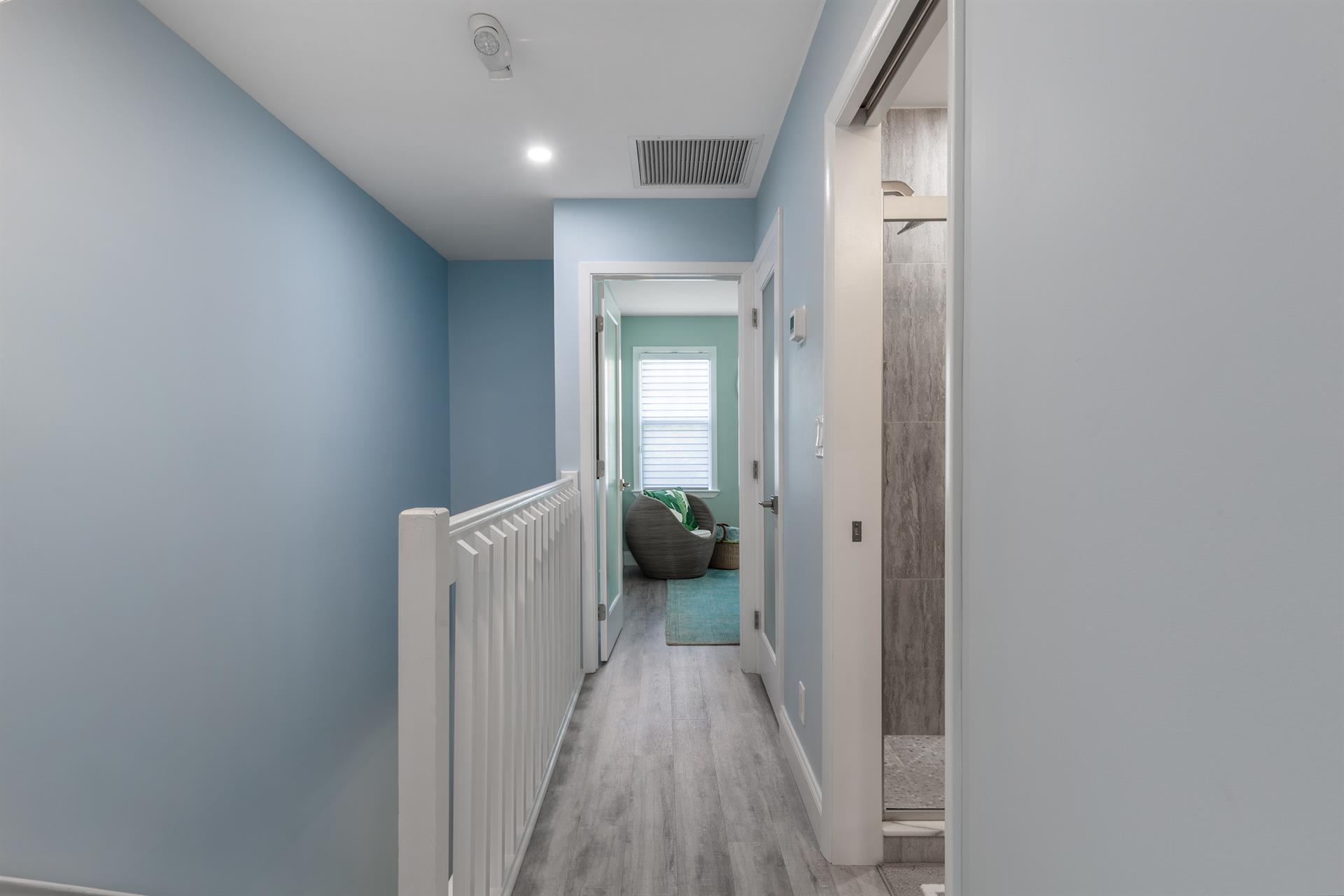Hallway to the second bedroom.