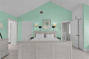 Primary ensuite with king bed