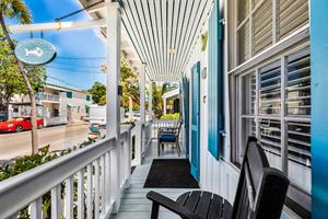 Perfect front porch for people watching