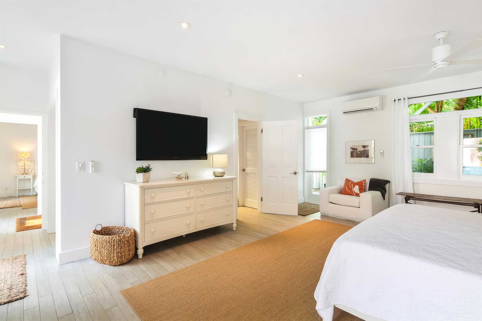 This king bedroom has it all TV, ensuite, dresser, closet, and pool access