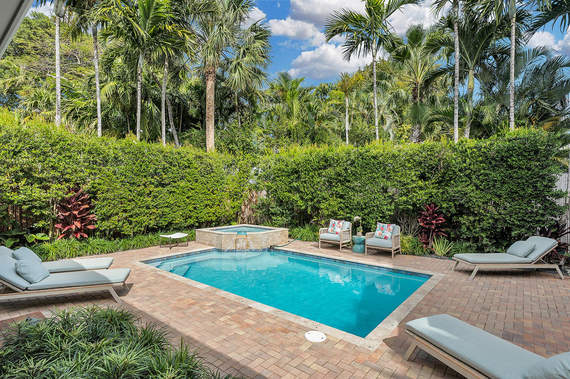 Salt water pool heated or chilled seasonally