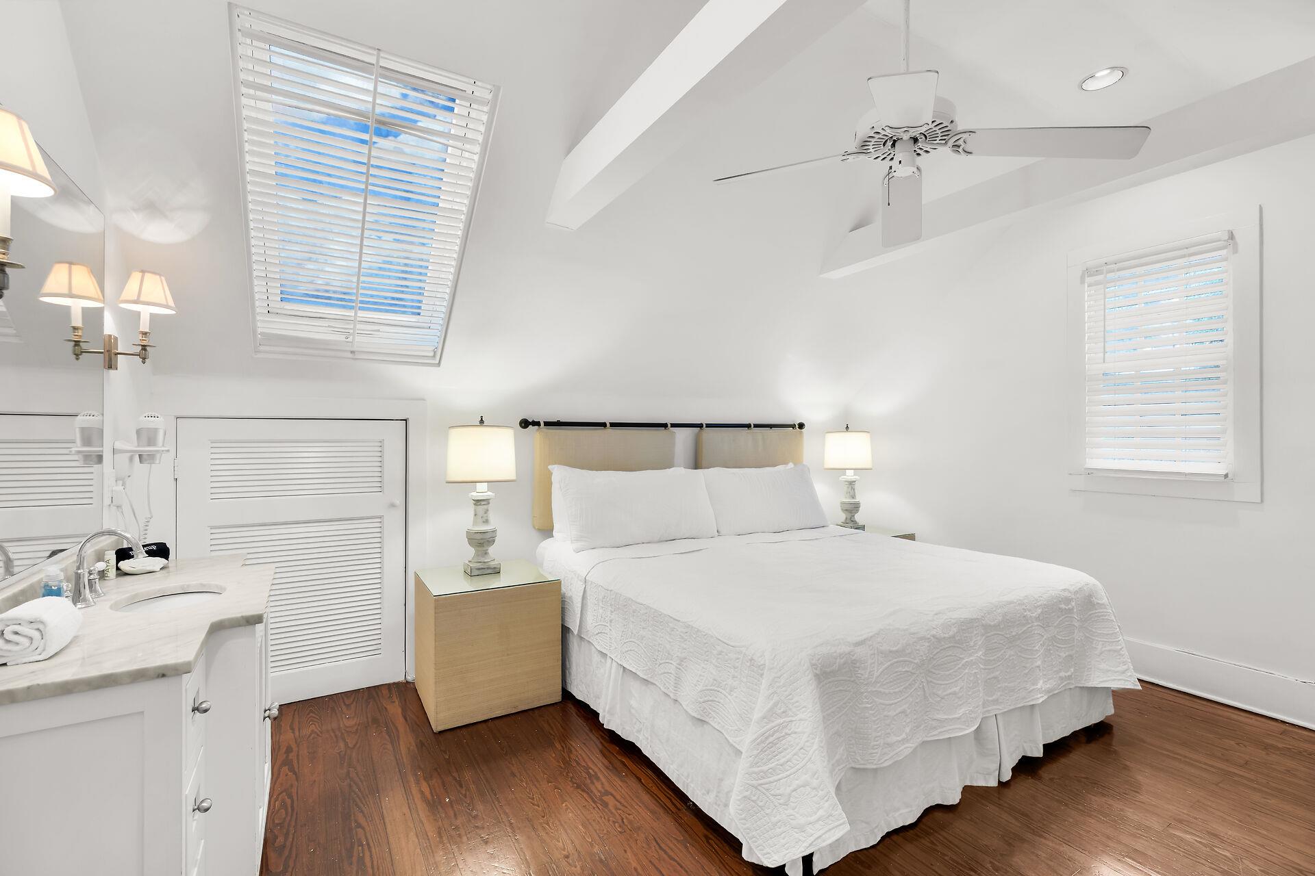 Bedside lighting, ceiling fan and comfy king bed