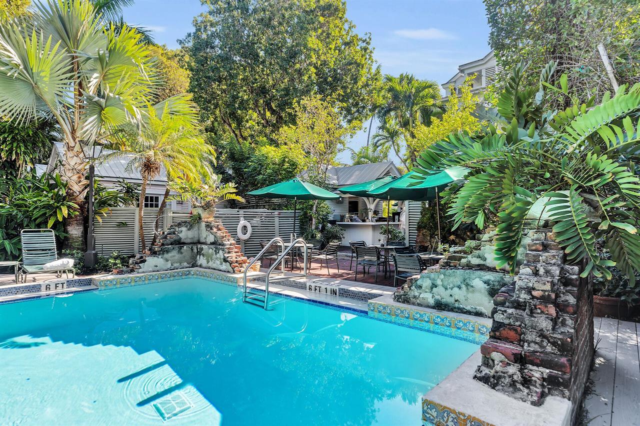Gorgeous shared pool for your enjoyment.