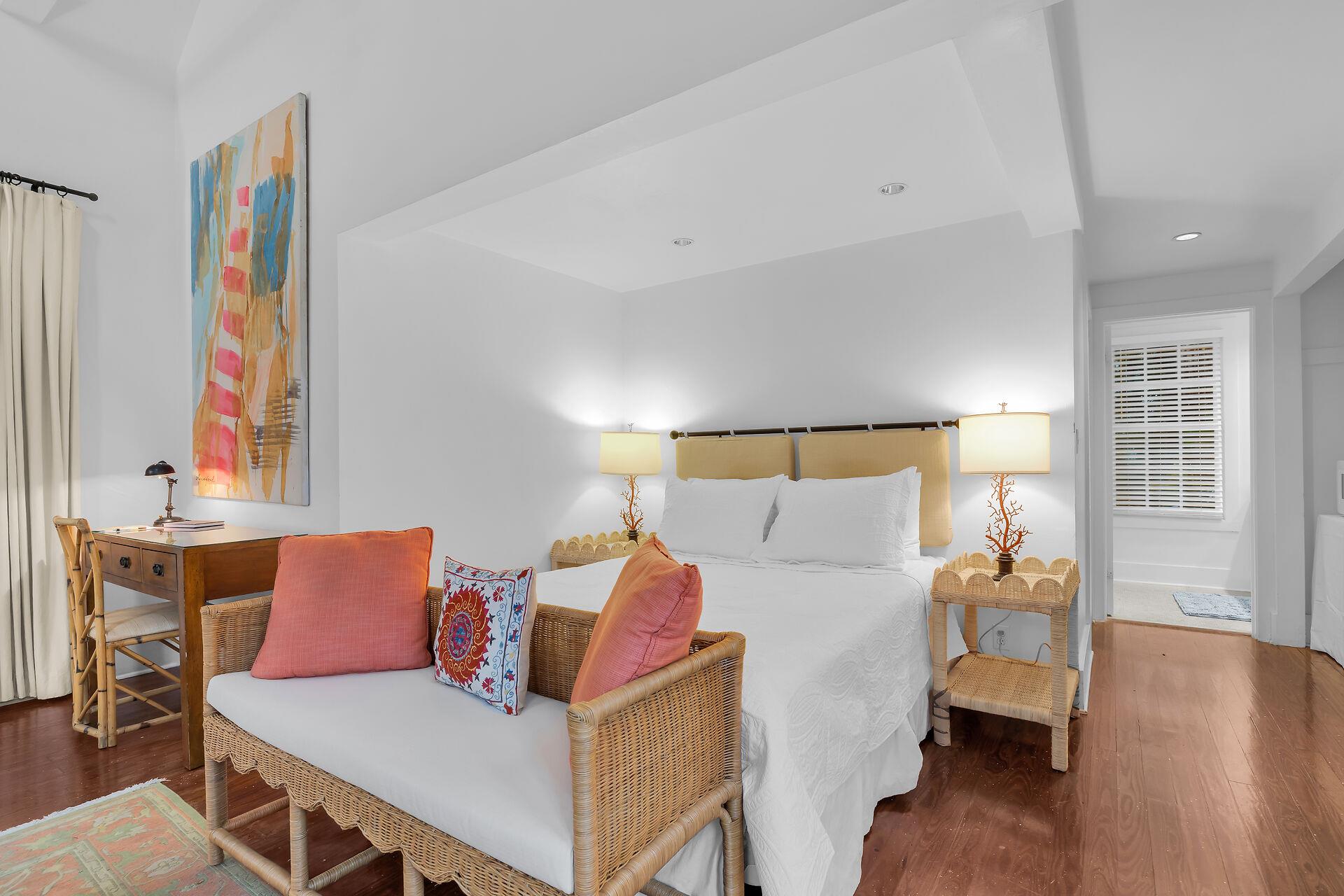 Queen bed with luxurious linens.