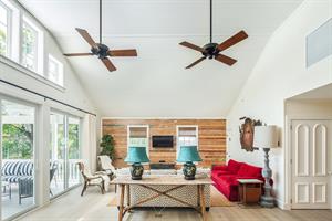 This living room is magazine ready.