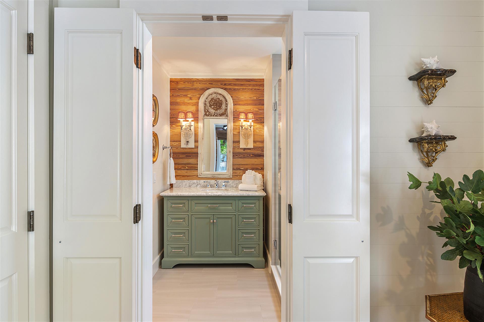 Ensuite bathrooms in all 4 bedrooms. Thats a rarity