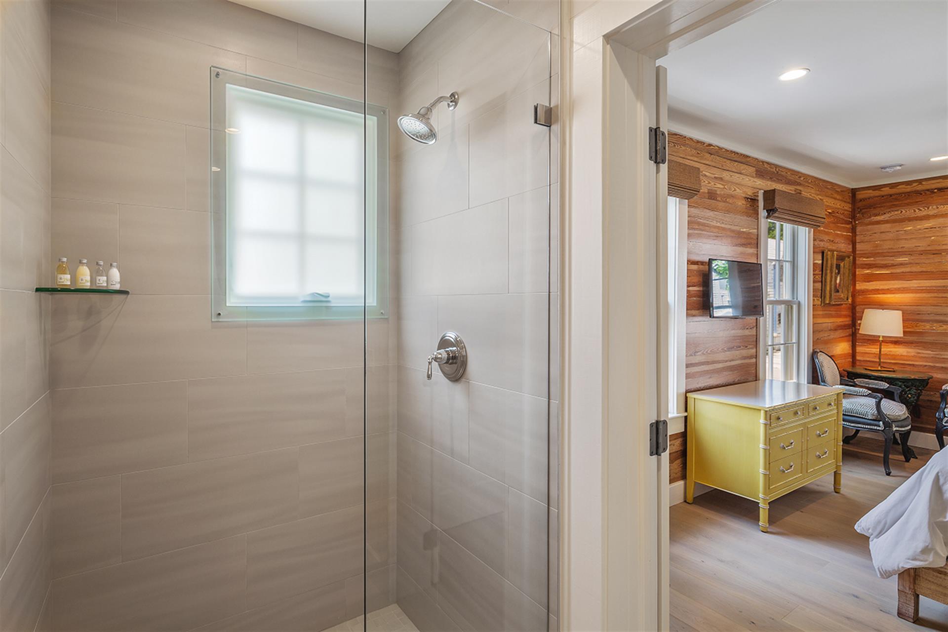 First floor king ensuite bathroom. Love this walkin shower