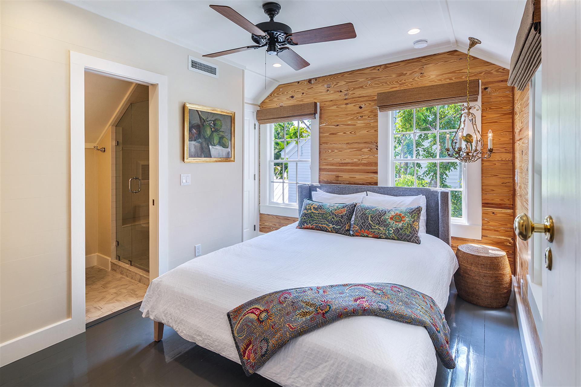 The upstairs queen bedroom has an ensuite bathroom.