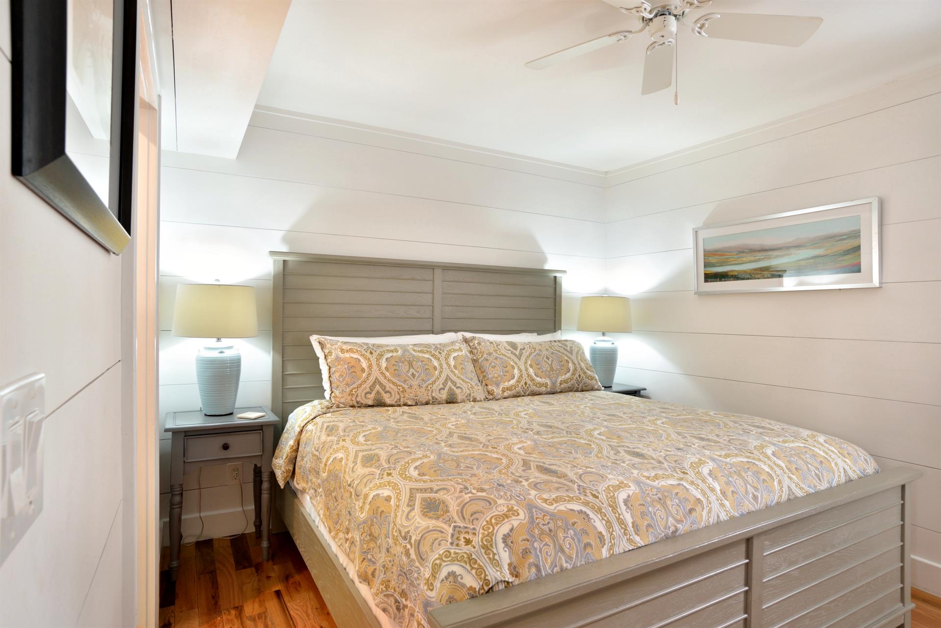 Second King bedroom with ensuite, located in Petite Maison.