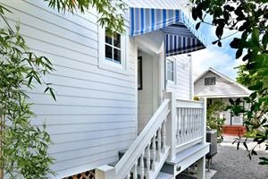 Entrance to Petite Maison. Step on inside and lets explore