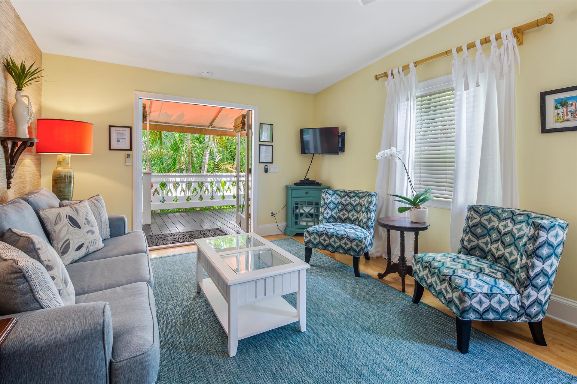 Plenty of room to catch up with friends.