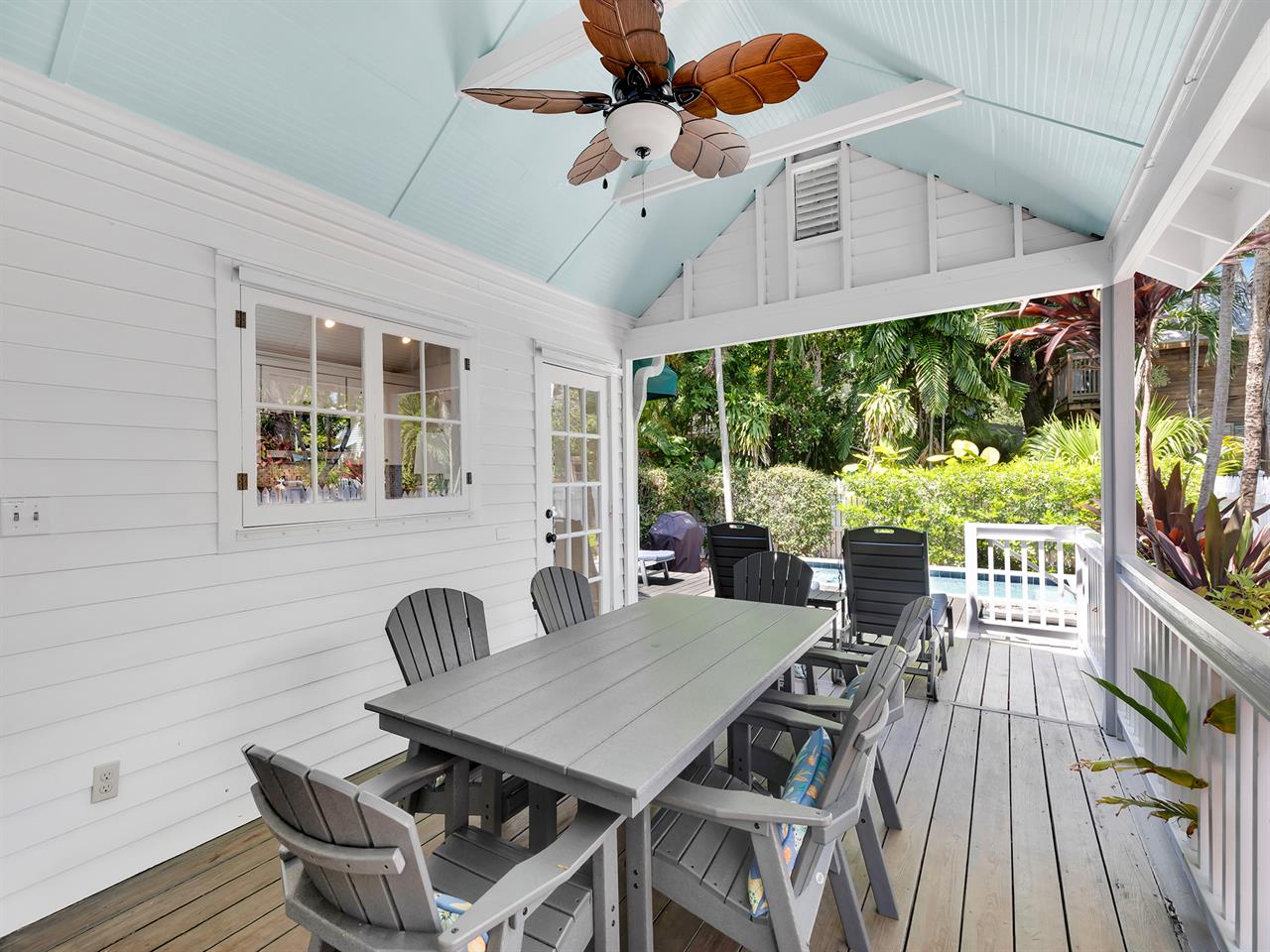 Amazing covered lanai with pass through for easy serving