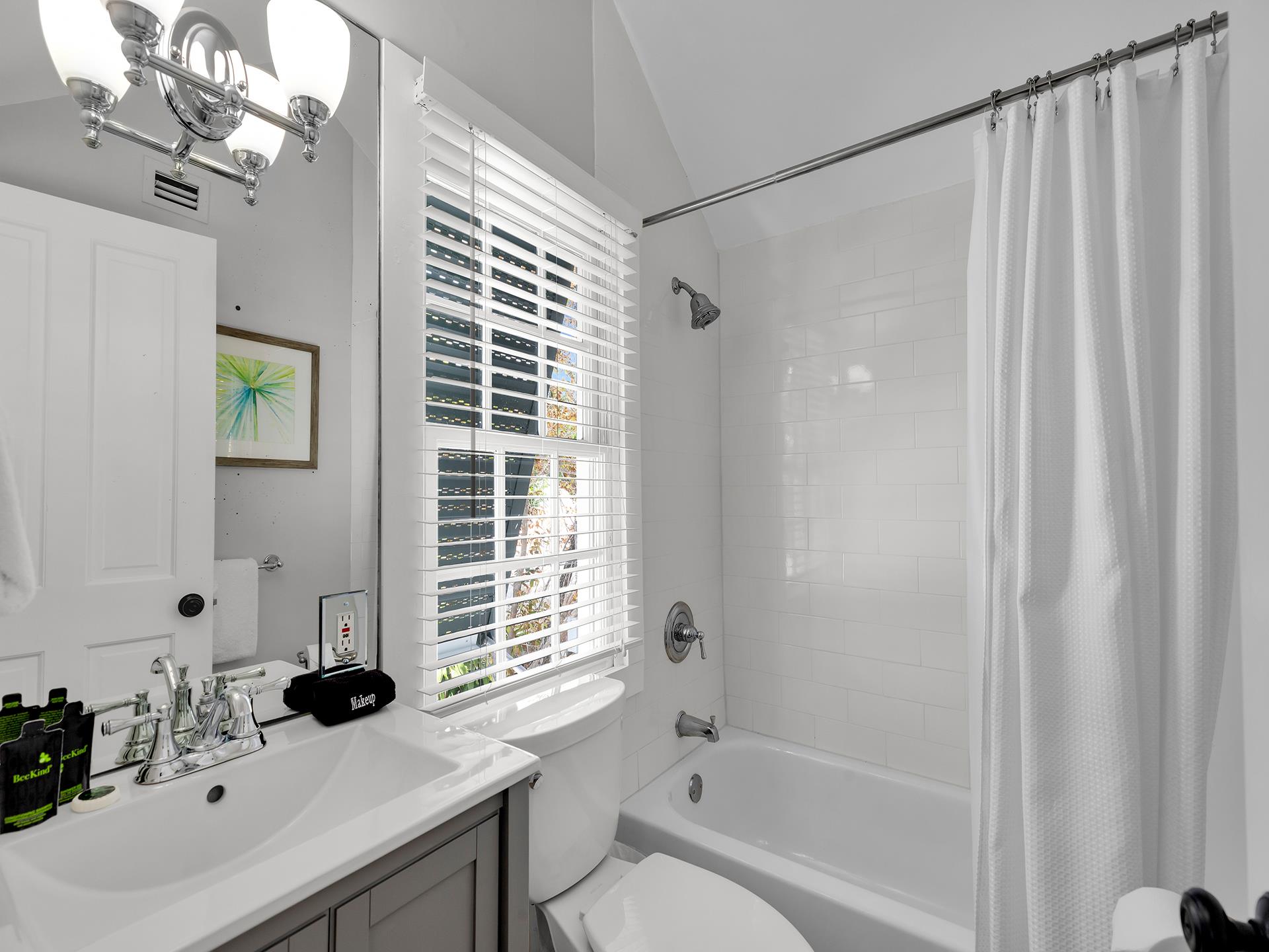 Updated full bathroom with tubshower combo.