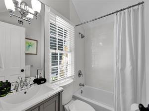 Updated full bathroom with tubshower combo.